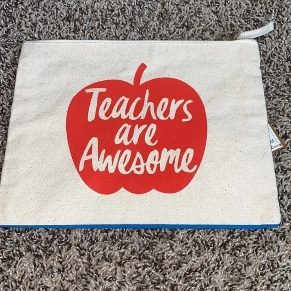 5/$30 🎈 Teachers are awesome‎ carry all pouch